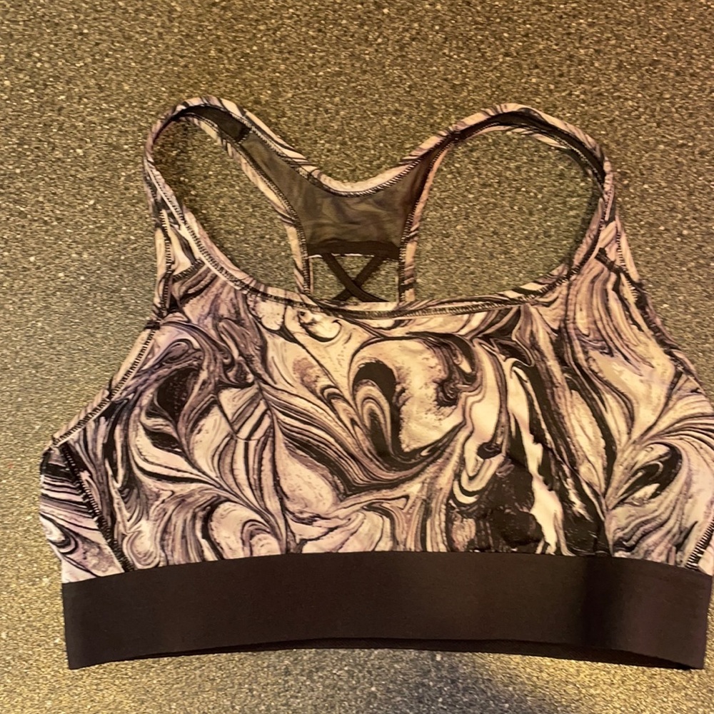 Strapped back Victoria secret sports bra!!